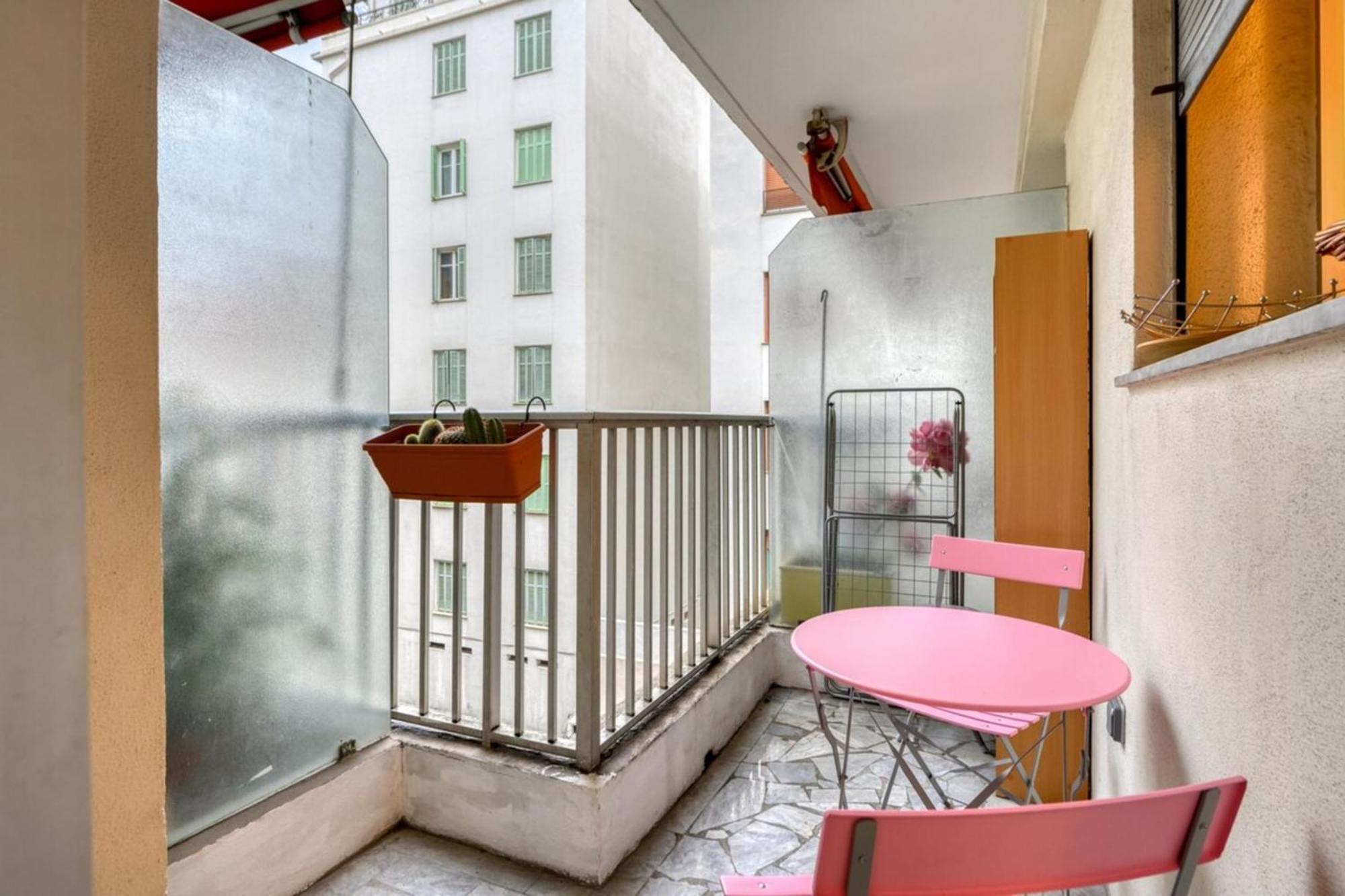 Studio Close To All Hyper Central Amenities Apartment Nice
