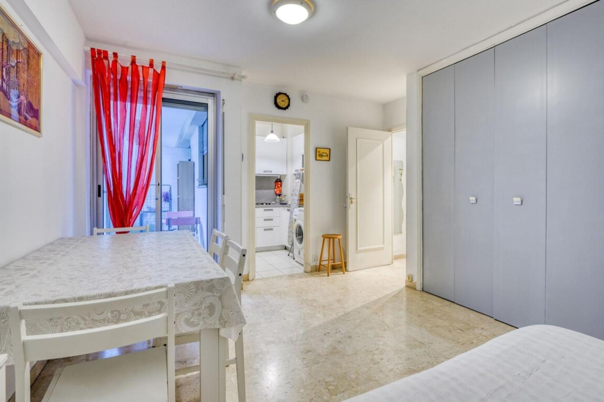 Studio Close To All Hyper Central Amenities Apartment Nice