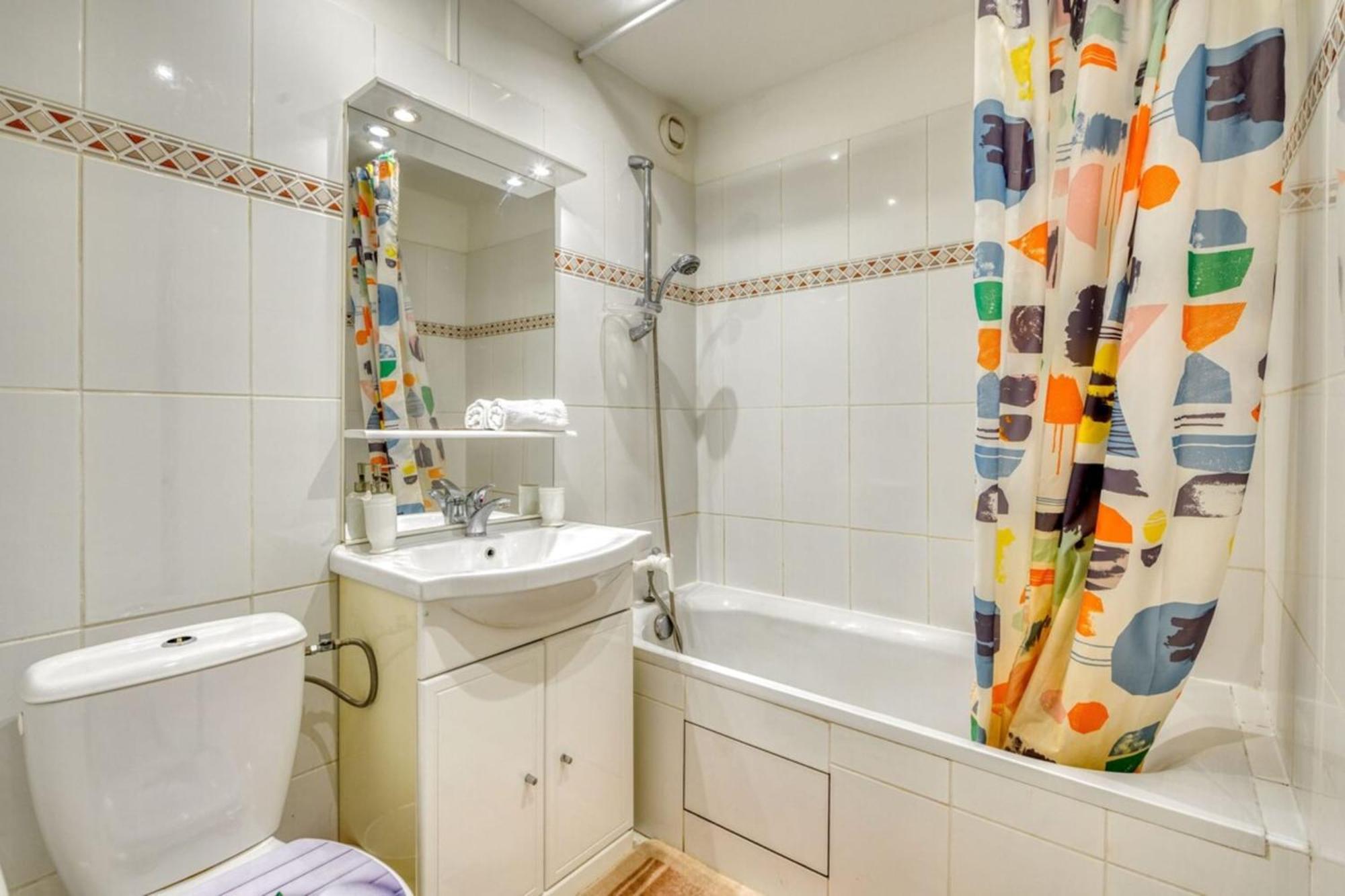 Studio Close To All Hyper Central Amenities Apartment