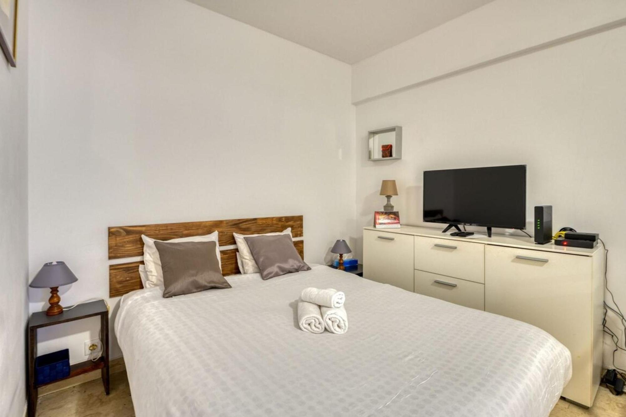 Studio Close To All Hyper Central Amenities Apartment *